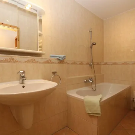 Apartamento Im Reetdachhaus_ D Loddin