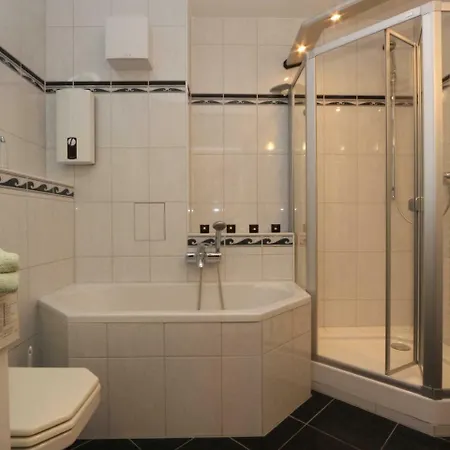 Apartamento Im Reetdachhaus_ D Loddin