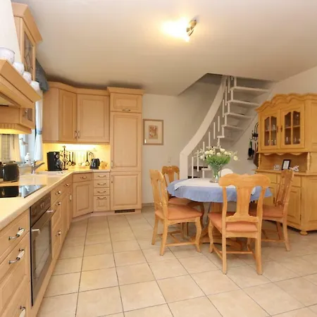 Apartamento Im Reetdachhaus_ D *