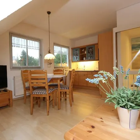 Apartamento Im Reetdachhaus_ D *