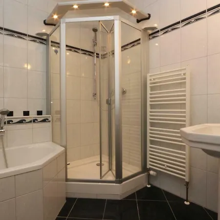 Apartamento Im Reetdachhaus_ D *